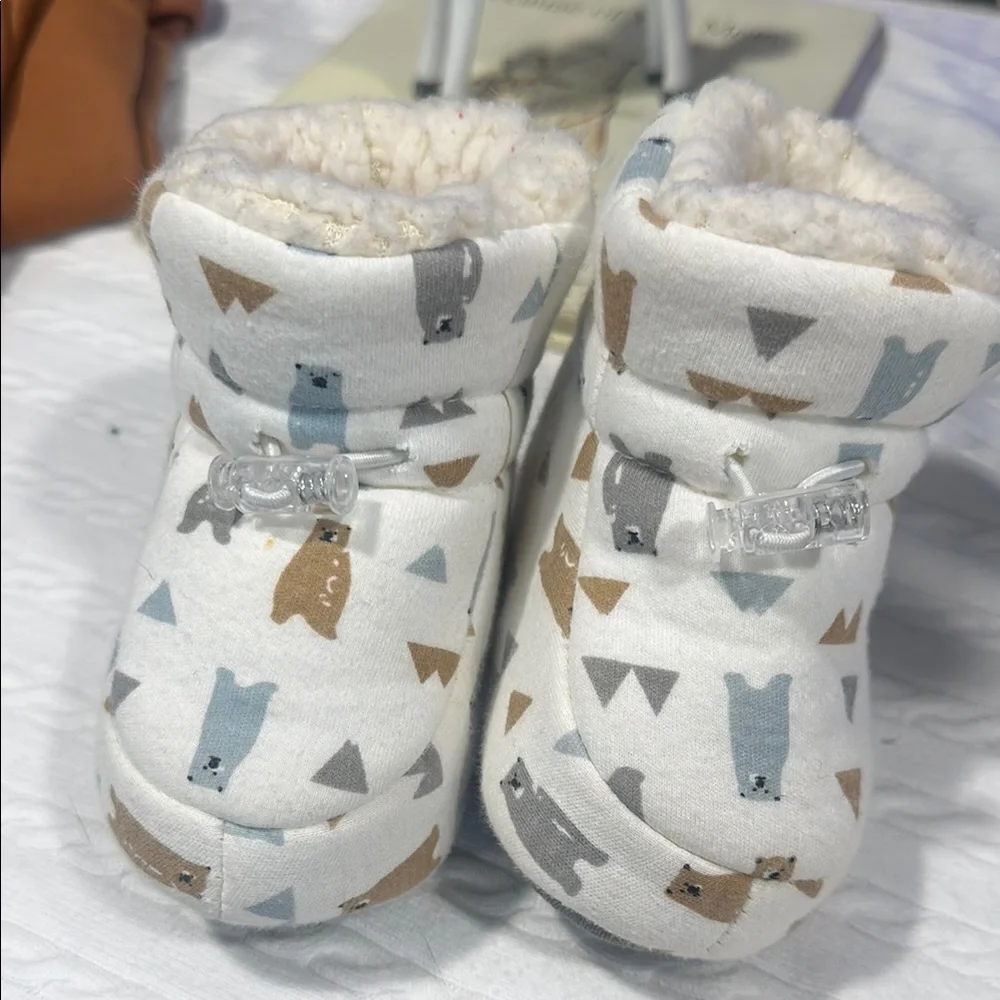 Cozy Bear Print Baby Booties